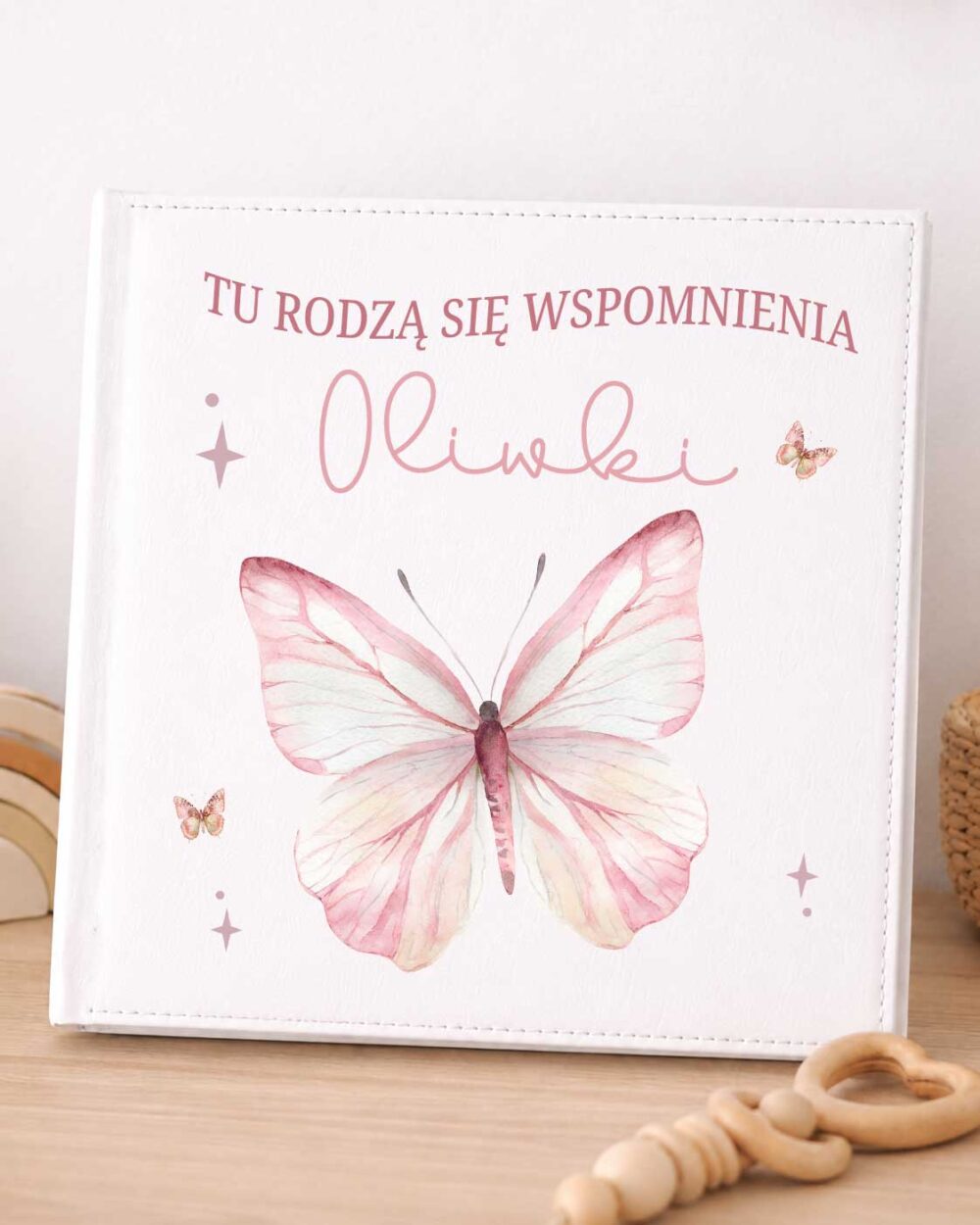 Prezent dla wnuczki od babci i dziadka – album na zdjęcia Motylek