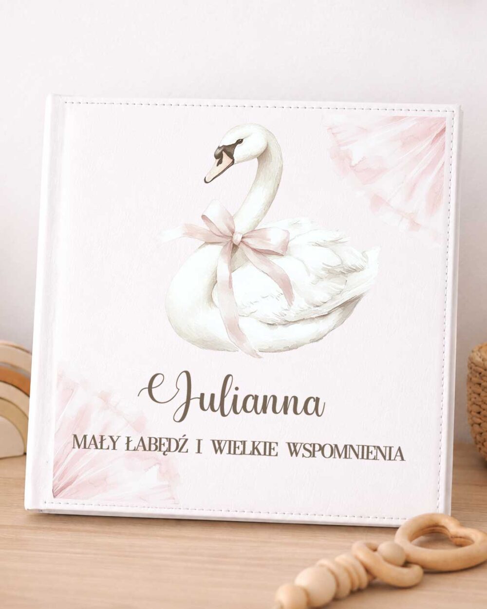 Personalizowany album na zdjęcia dla siostrzenicy - prezent na urodziny dla dziewczynki Łabędź