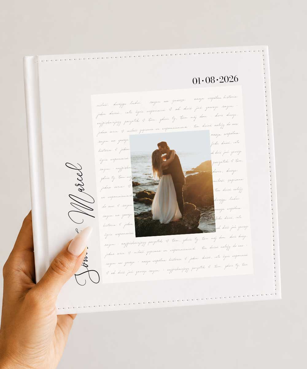 Minimalistyczny album na fotografie ze zdjęciem na okładce – pamiątkowy prezent na ślub